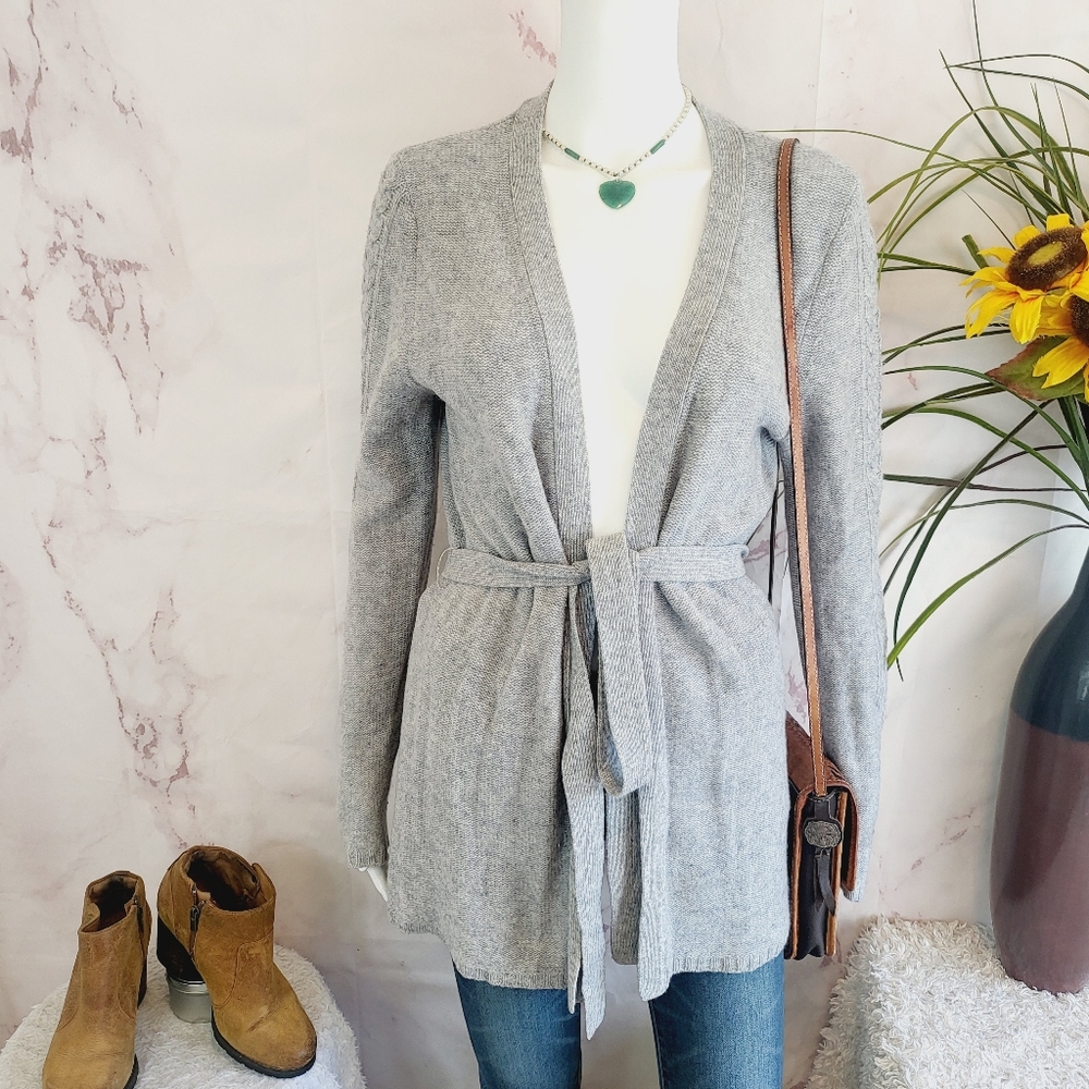 Saks 5th Avenue Kier + J 100% cashmere cable knit cardigan